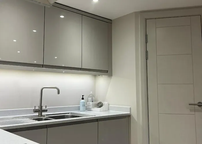 - Cozy Intimate Лідс