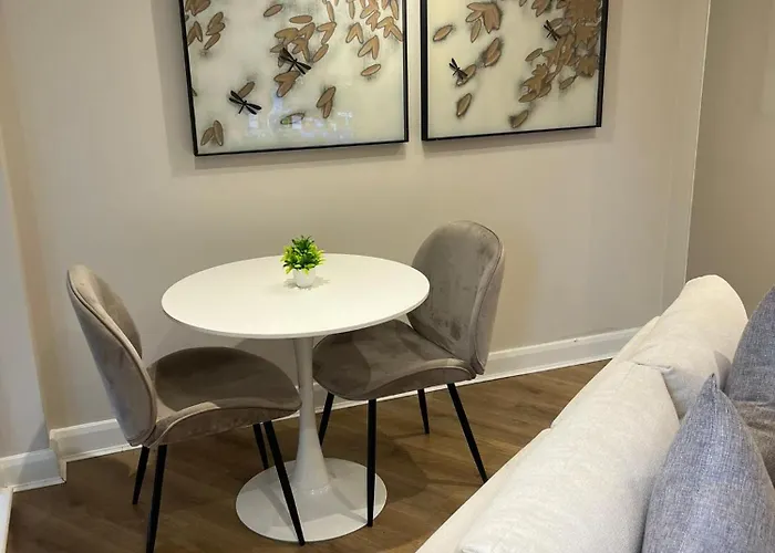 - Cozy Intimate * Лідс