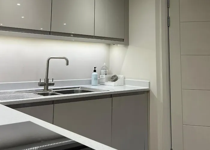 - Cozy Intimate Апартаменти Лідс