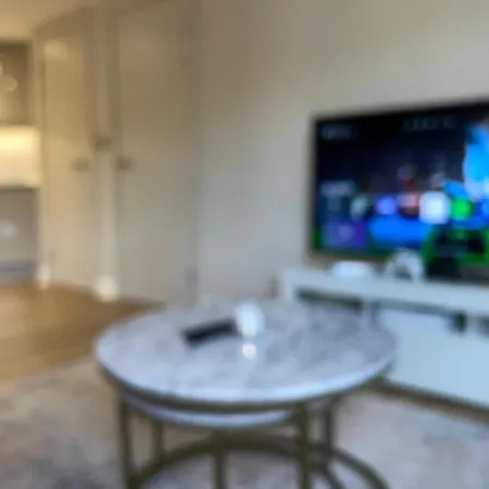 - Cozy Intimate * Λιντς